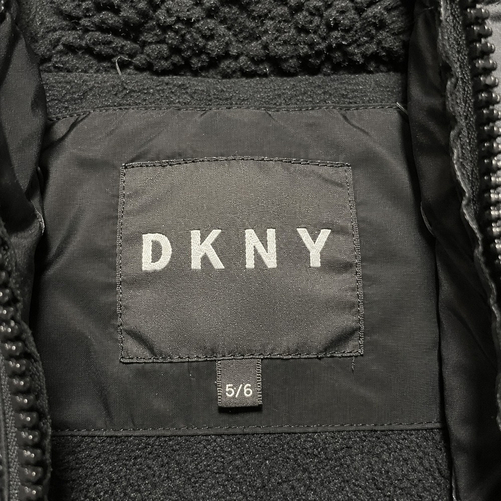 DKNY Boys Black Puffer Jacket Size 5/6 Fleece Lined Hooded Winter Coat - Picture 3 of 8